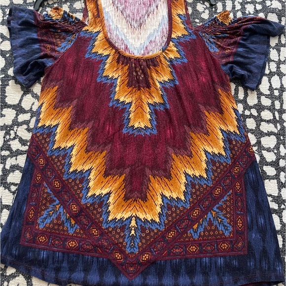 Democracy southwestern Abstract Cold Shoulder Top - Picture 3 of 10